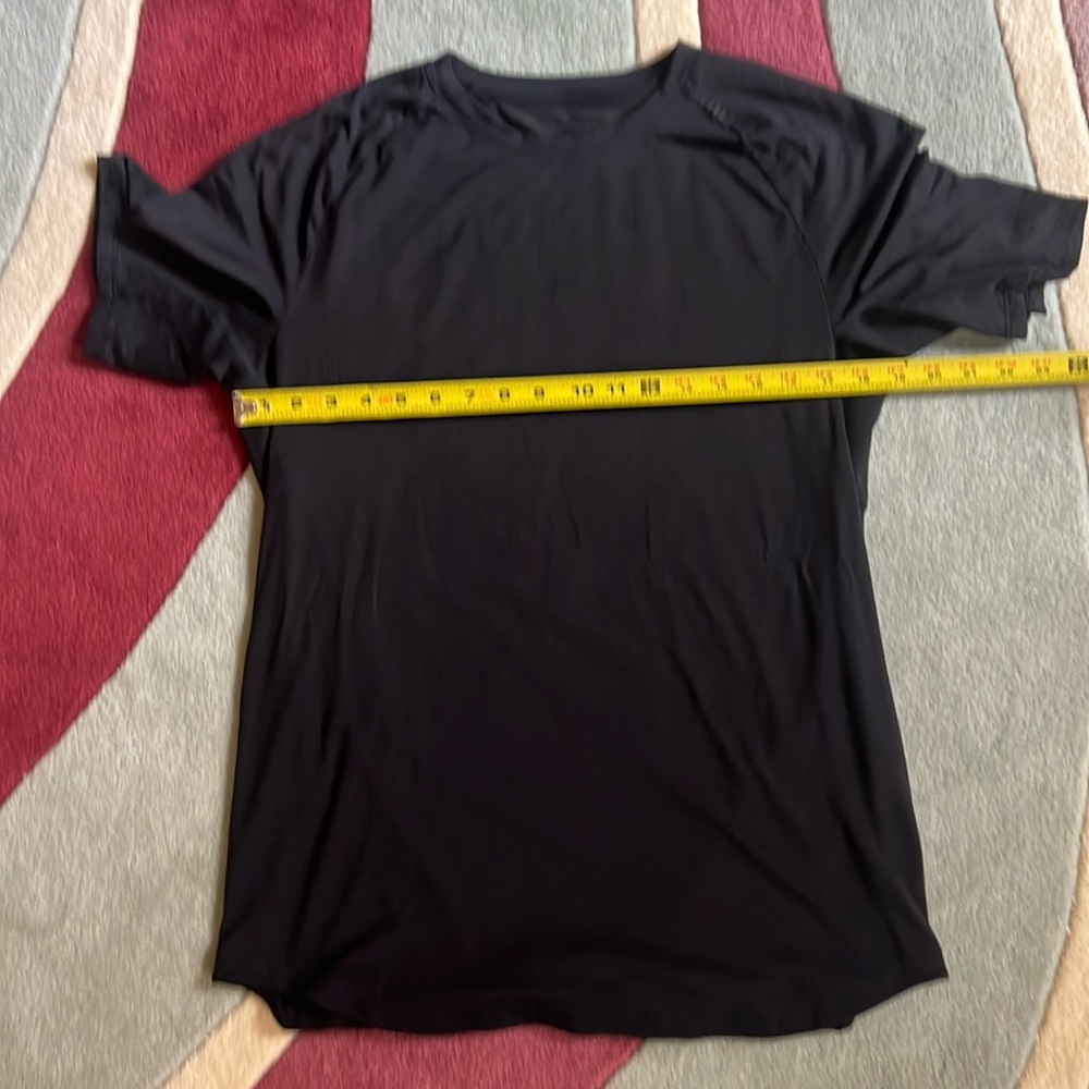 lululemon License to Train shirt - Large
